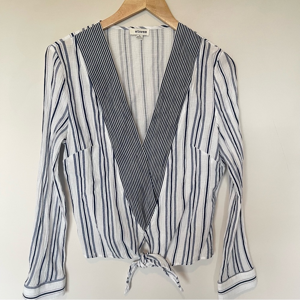 Storee Women's Tie front blouse Navy & White Small